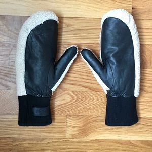 UGG sherpa and leather mittens S/M